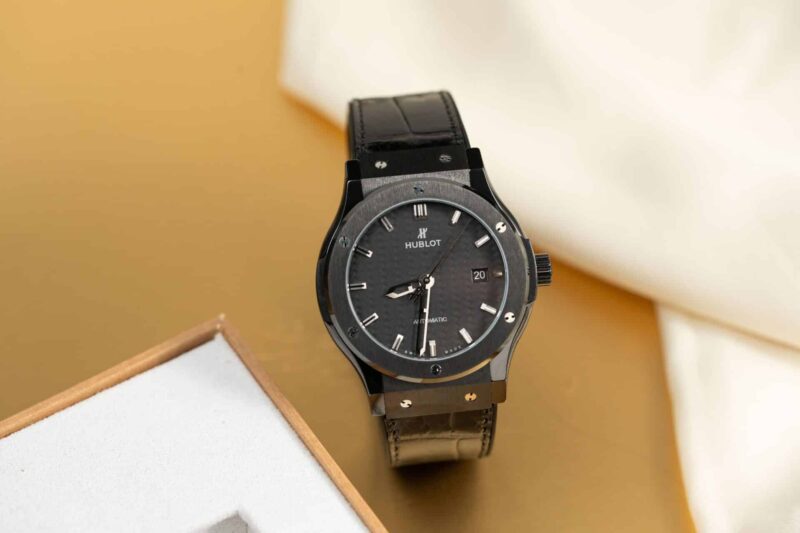 Đồng Hồ Hublot Classic Fusion Black Magic Vỏ Gốm Mặt Carbon Máy SW300 Rep 1:1 42mm