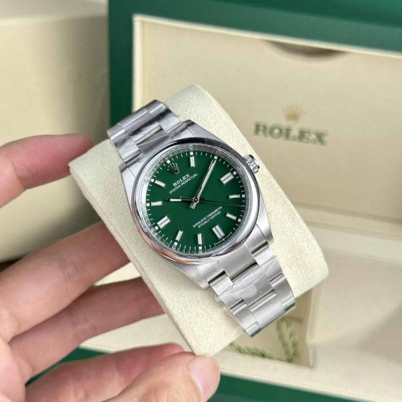 Rolex Oyster Perpetual 41 124300-0005 Green Dial