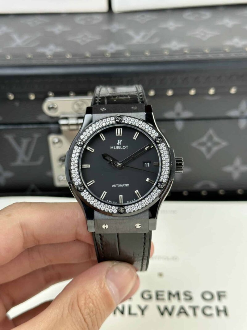 Đồng Hồ Hublot Classic Fusion Black Magic Diamonds Vỏ Gốm Đen Máy SW300 Rep 1:1 42mm