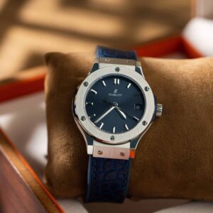 Đồng Hồ Nữ Hublot Classic Fusion Titanium Màu Xanh Navy Dây Da Máy Pin Replica 33mm