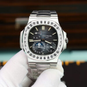 Đồng Hồ Patek Philippe Nautilus 5712 Mặt Xanh Viền Đá CZ Baguette Rep 1:1 Full Chức Năng PPF 40mm