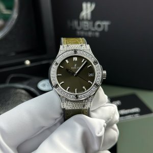 Đồng Hồ Nữ Hublot Classic Fusion Titanium Pavé Màu Xanh Rêu Vỏ Đính Đá CZ Dây Da Replica