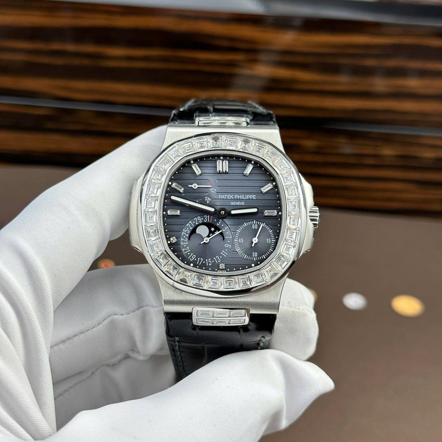 Patek Philippe Nautilus 5724G-001 Blue Dial Baguette Moissanite Full ...