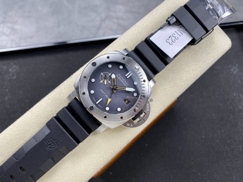 Panerai Submersible GMT Navy Seals PAM 1323 Grey Dial Rubber Strap Best Replica