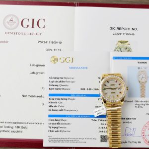 Đồng Hồ Rolex Day-Date 40 Chế Tác Bọc Vàng 18K Mặt Số Khảm Đá Moissanite Viền Đá Moissanite Baguette