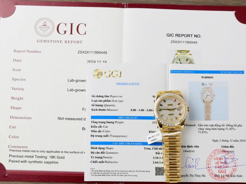 Đồng Hồ Rolex Day-Date 40 Chế Tác Bọc Vàng 18K Mặt Số Khảm Đá Moissanite Viền Đá Moissanite Baguette