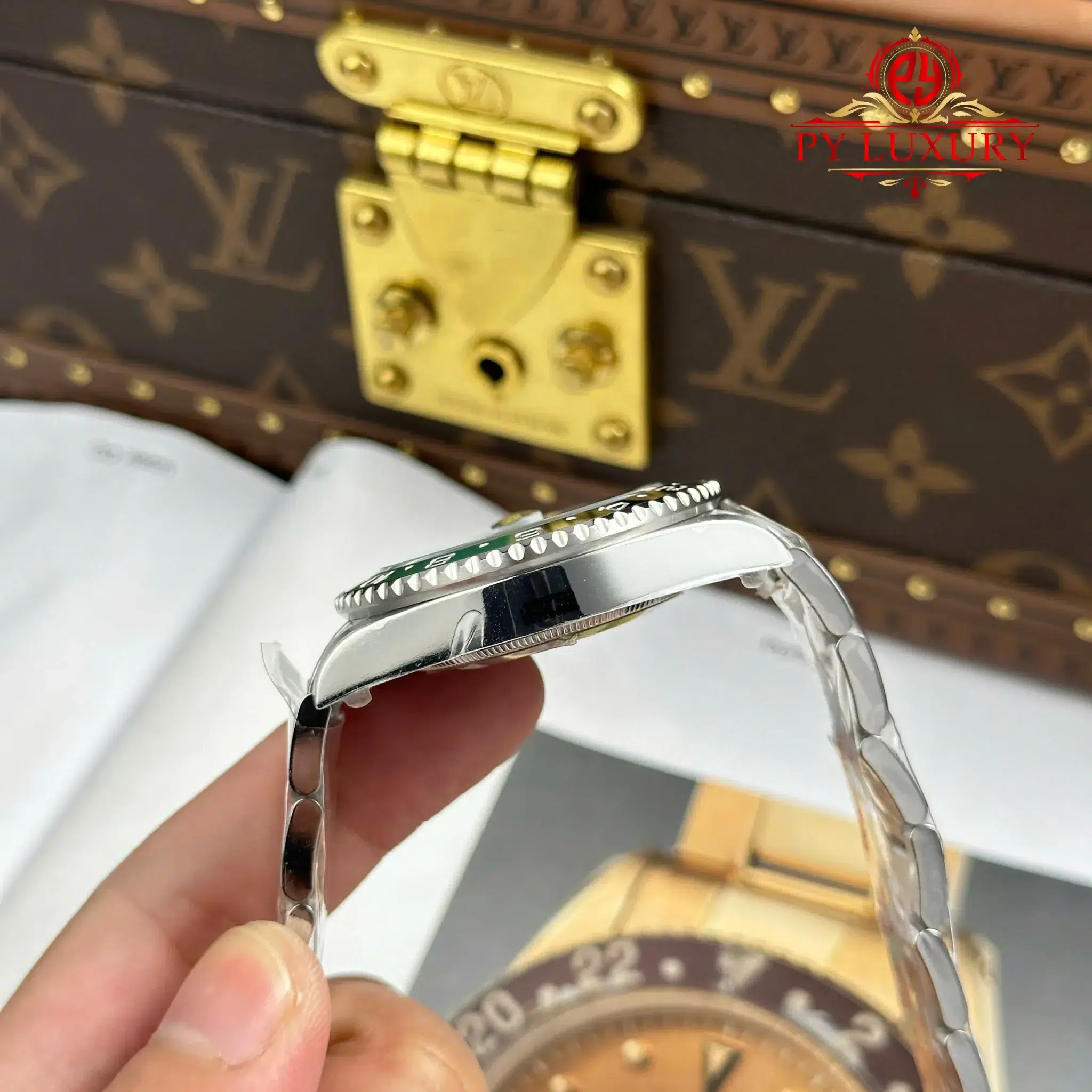 Rolex GMT-Master II 26729VTNR-0001 Green Ceramic Dial - 10