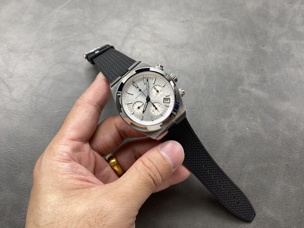 Vacheron Constantin Overseas 5500V Chronograph Silver Dial Black Rubber Strap Replica