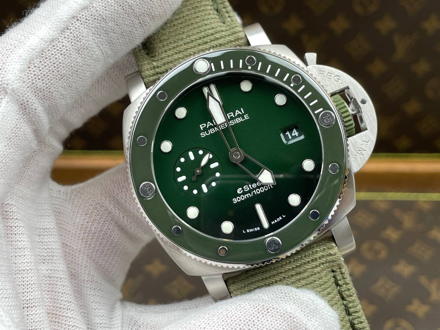 Panerai Submersible QuarantaQuattro Verde Smeraldo PAM1287 Green Dial - 3