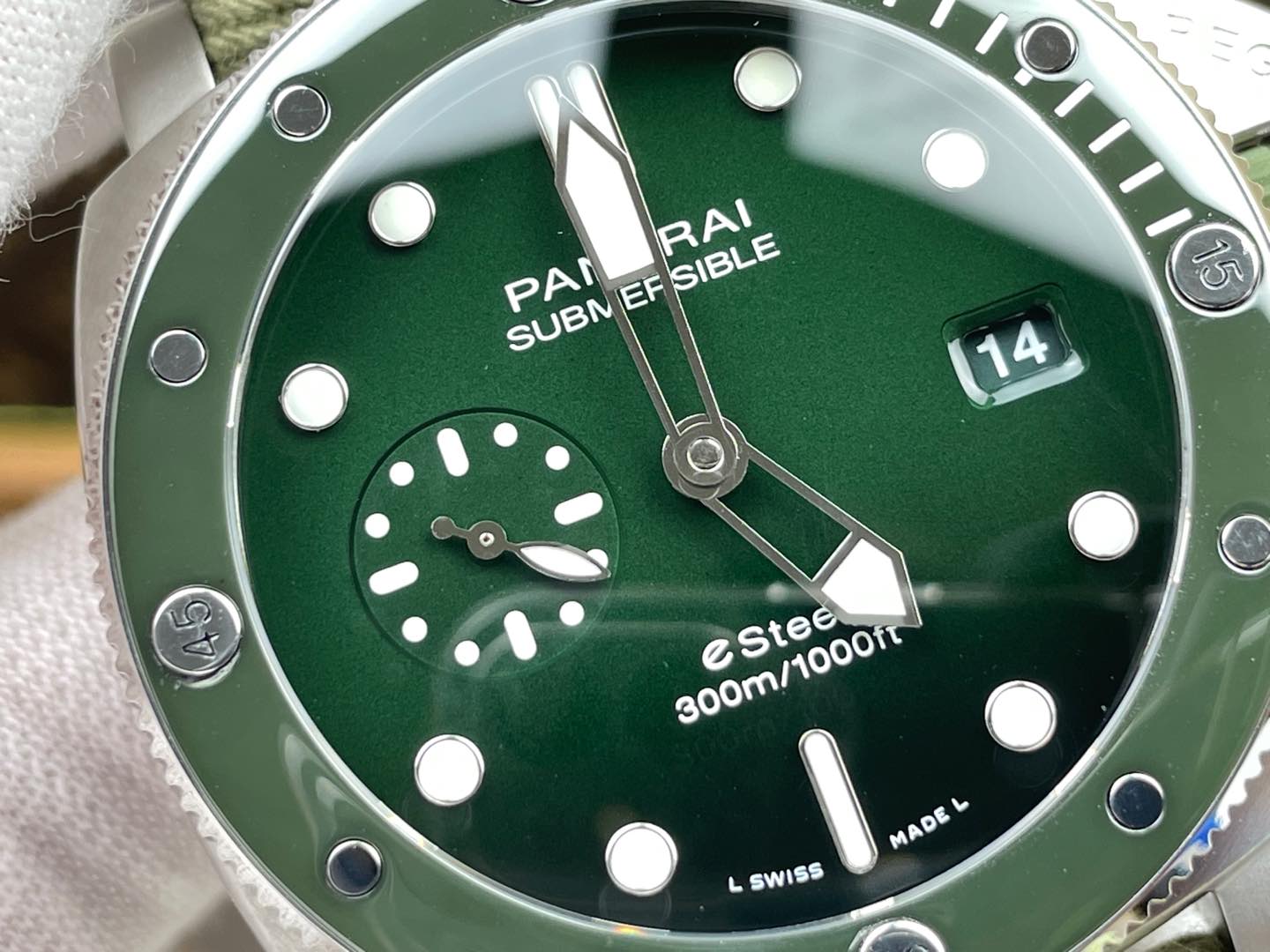 Panerai Submersible QuarantaQuattro Verde Smeraldo PAM1287 Green Dial - 4