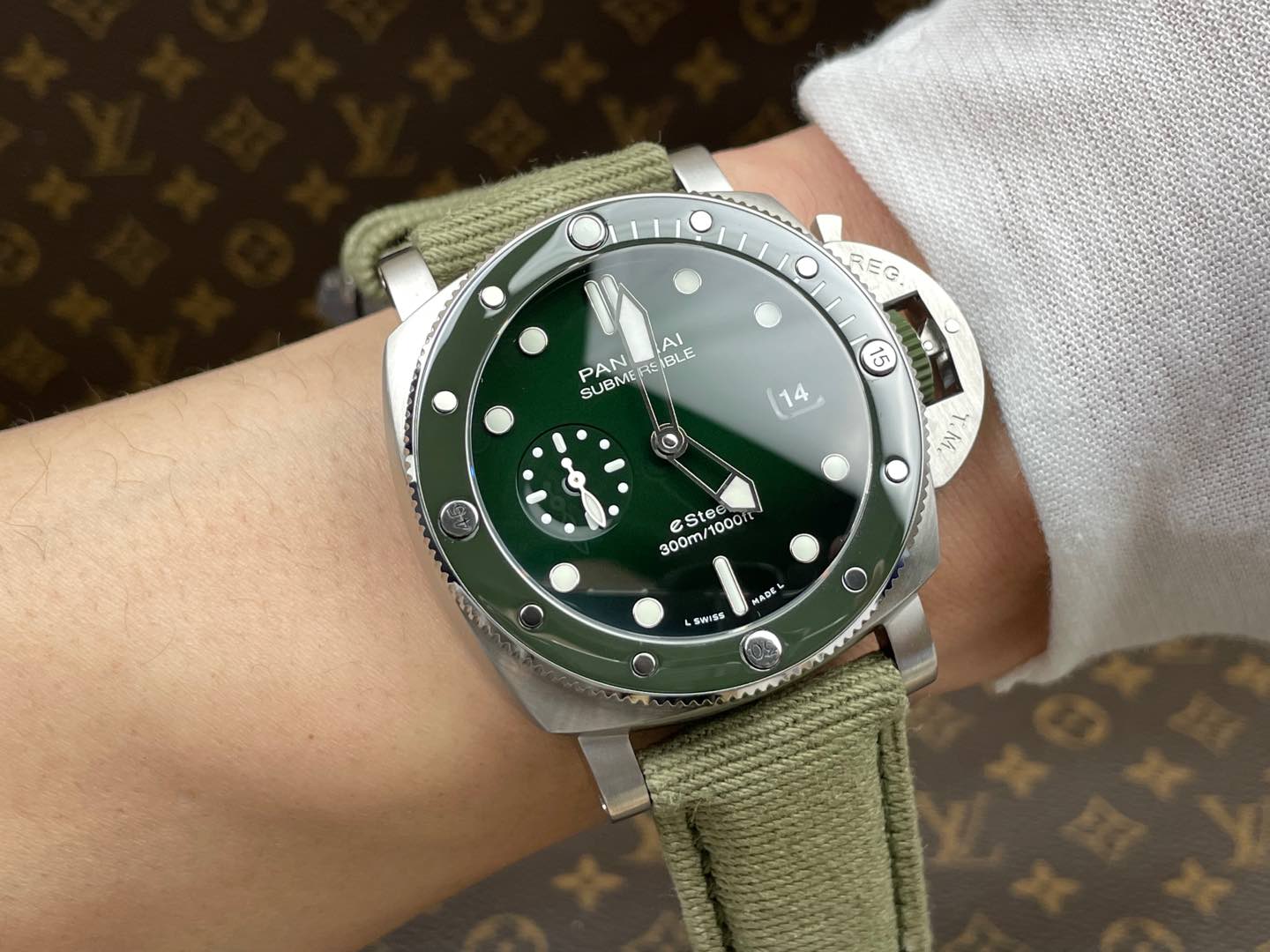 Panerai Submersible QuarantaQuattro Verde Smeraldo PAM1287 Green Dial - 9
