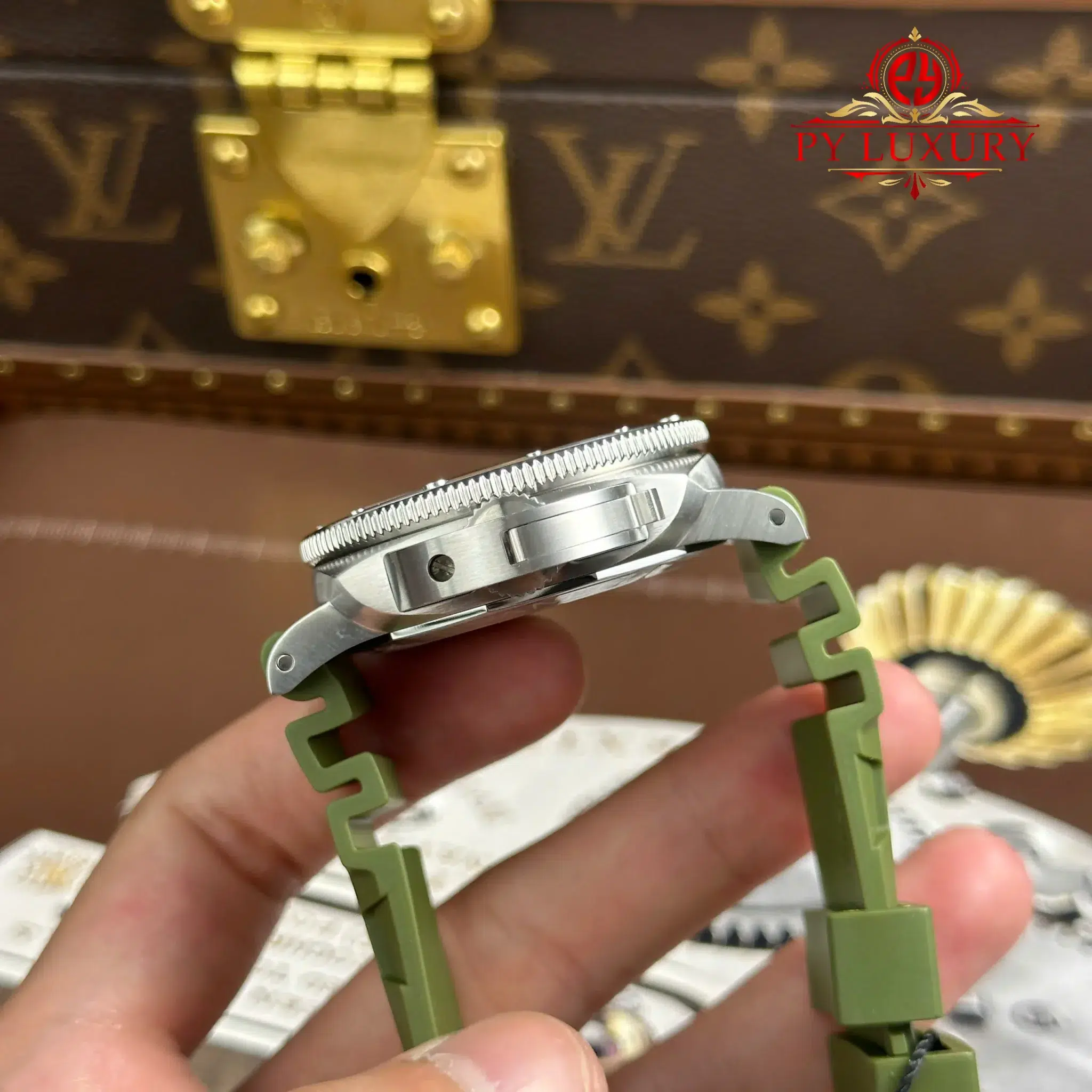 Panerai Luminor Submersible PAM1055 Verde Militare Limited - 11