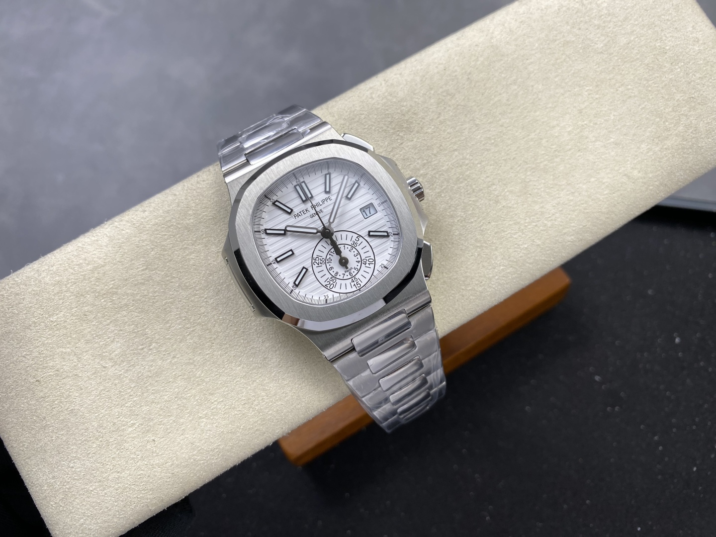Patek Philippe Nautilus 5980 1A-019 Chronograph White Dial Best Replica P1 Factory - 1 Patek Philippe Nautilus 5980/1A-019 Chronograph White Dial Best Clone P1 Factory 40mm